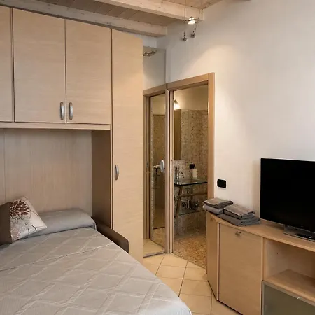 Rossi Couple - Steps From & Ferry بيت للعطل *